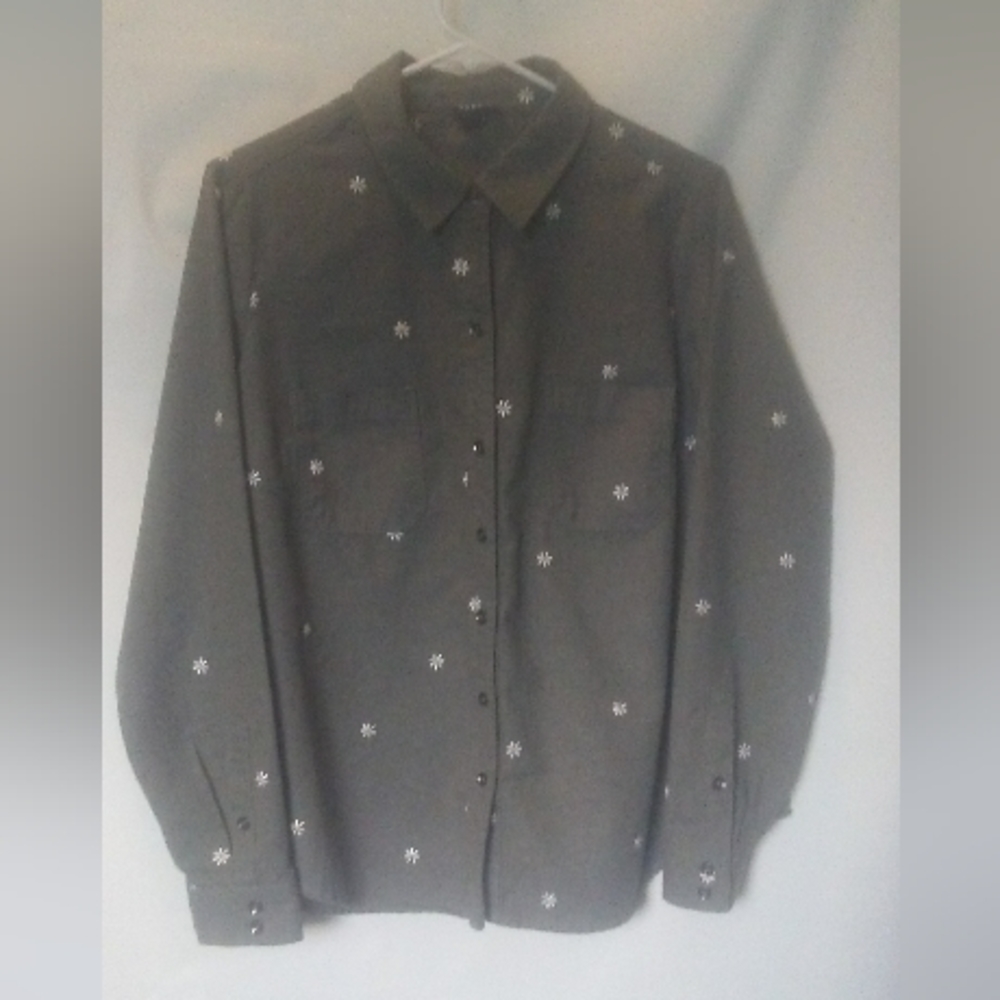 Torrid Taylor Embroidered Button Front Shirt Grey with White Daisys Size 00